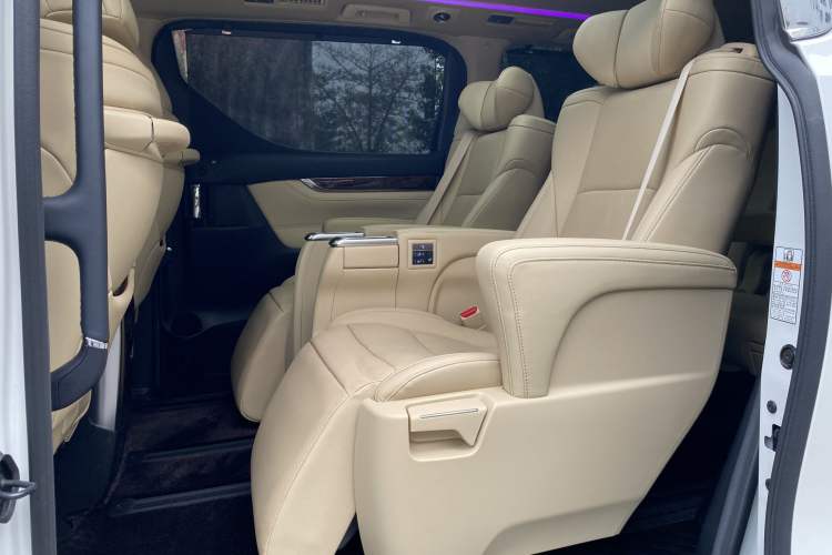 Used Toyota Alphard 2021 Dual-Engine 2.5L Luxury Edition Interior 2