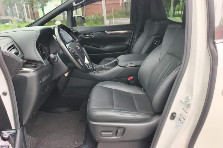 Used Toyota Alphard 2021 Dual-Motor 2.5L Premium Edition Interior 2