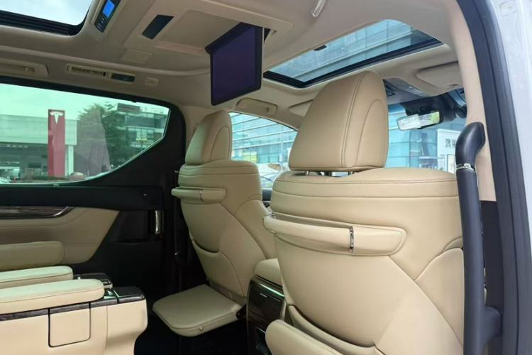 Used Toyota Alphard 2021 Dual-Motor 2.5L Premium Edition Interior 2