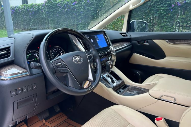 Used Toyota Alphard 2021 Dual-Motor 2.5L Premium Edition Interior 2