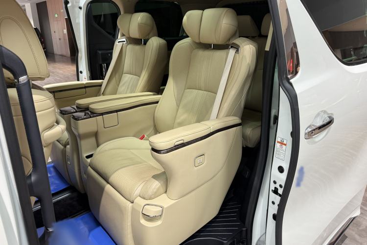Used Toyota Alphard 2021 Dual-Motor 2.5L Premium Edition Interior 3