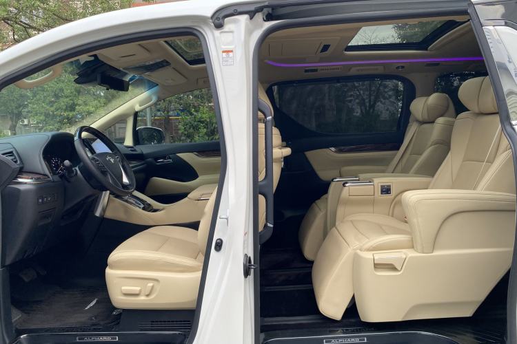 Used Toyota Alphard 2021 Dual-Engine 2.5L Luxury Edition Interior 3