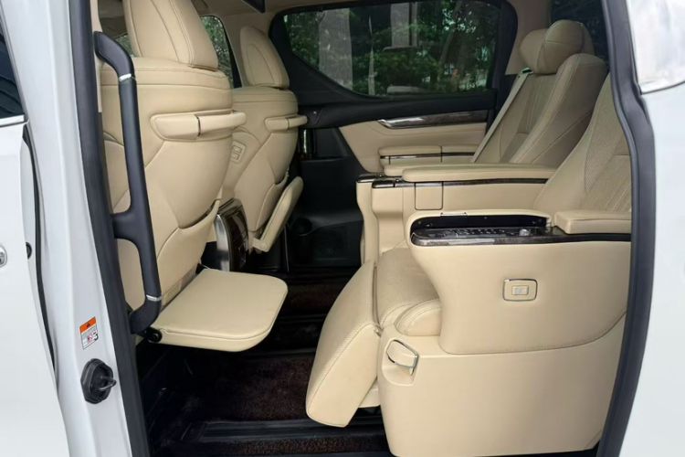 Used Toyota Alphard 2021 Dual-Motor 2.5L Premium Edition Interior 3