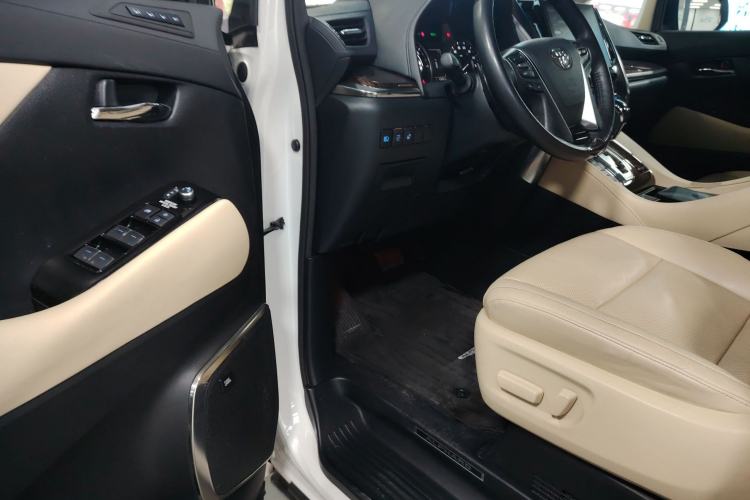 Used Toyota Alphard 2021 Dual-Engine 2.5L Luxury Edition Interior 3