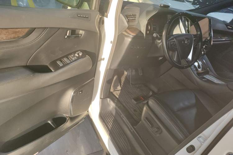 Used Toyota Alphard 2021 Dual-Engine 2.5L Prestige Edition Interior 3