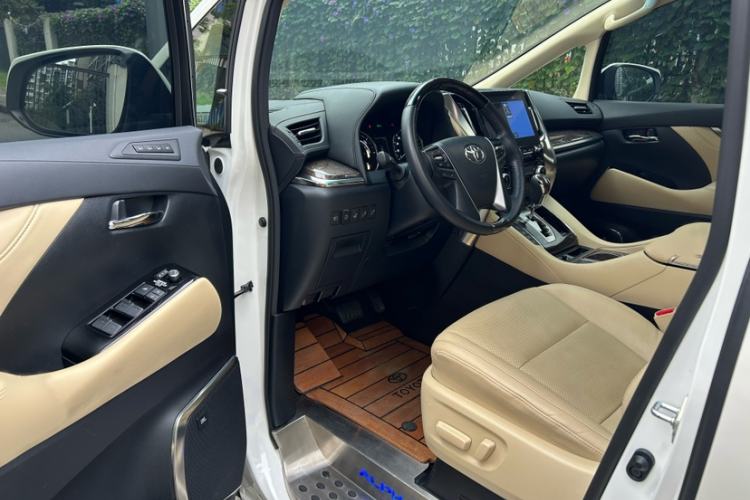 Used Toyota Alphard 2021 Dual-Motor 2.5L Premium Edition Interior 3