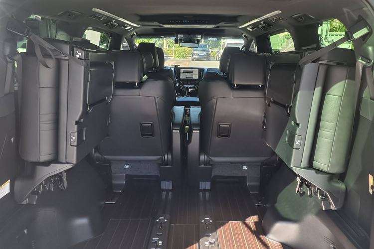 Used Toyota Alphard 2021 Dual-Engine 2.5L Prestige Edition Interior 4