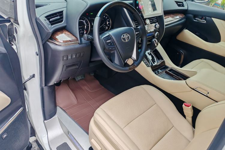 Used Toyota Alphard 2021 Dual-Engine 2.5L Luxury Edition Interior 4