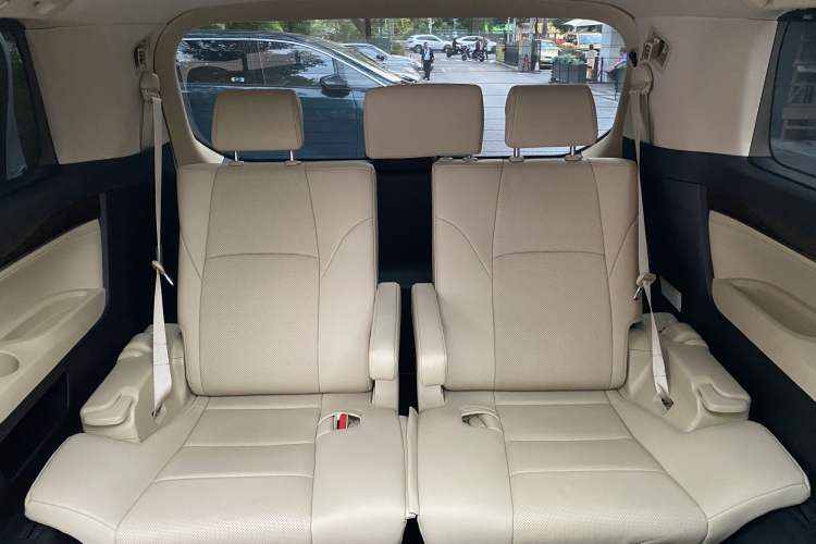 Used Toyota Alphard 2021 Dual-Engine 2.5L Luxury Edition Interior 4
