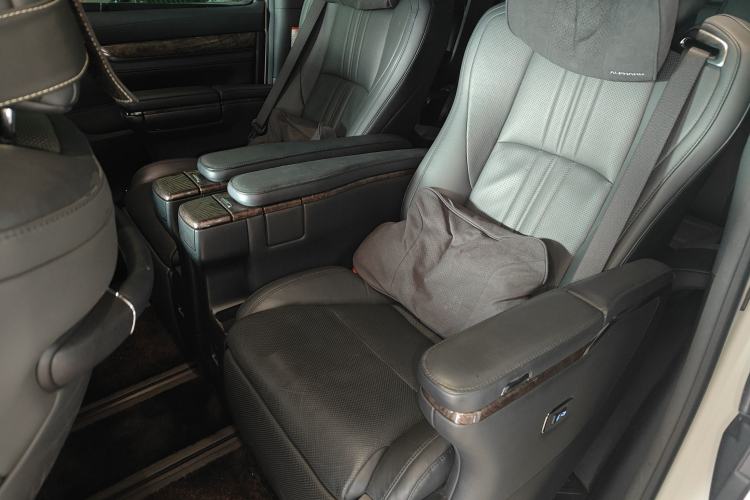 Used Toyota Alphard 2021 Dual-Engine 2.5L Prestige Edition Interior 4