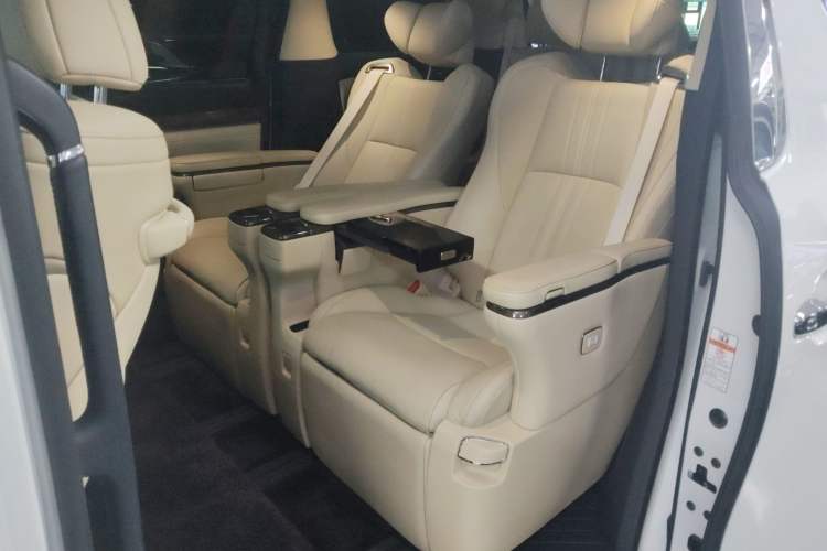 Used Toyota Alphard 2021 Dual-Engine 2.5L Prestige Edition Interior 4