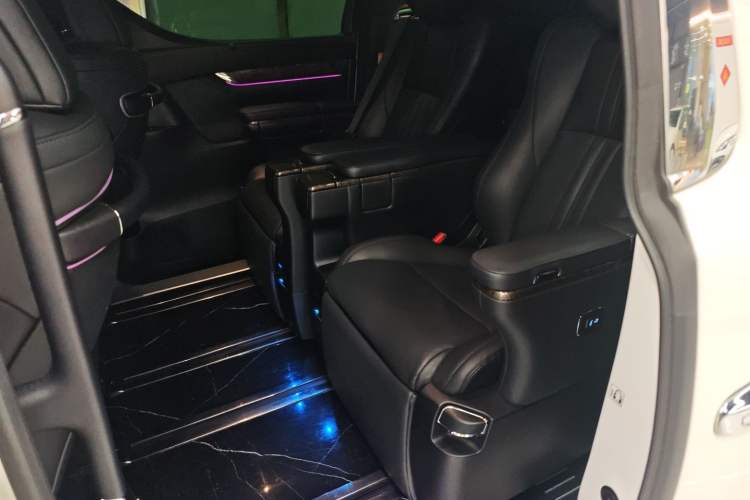 Used Toyota Alphard 2021 Dual-Engine 2.5L Prestige Edition Interior 4