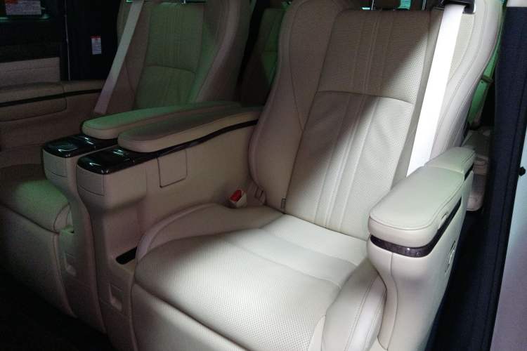 Used Toyota Alphard 2021 Dual-Engine 2.5L Prestige Edition Interior 4