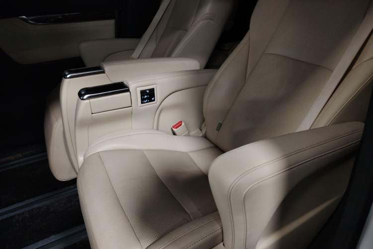 Used Toyota Alphard 2021 Dual-Engine 2.5L Luxury Edition Interior 4