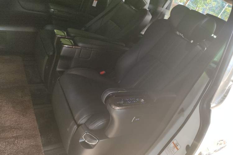 Used Toyota Alphard 2021 Dual-Engine 2.5L Prestige Edition Interior 4