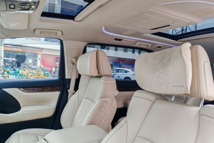 Used Toyota Alphard 2021 Dual-Engine 2.5L Luxury Edition Interior 5
