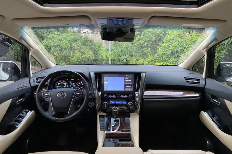 Used Toyota Alphard 2021 Dual-Engine 2.5L Luxury Edition Interior 5