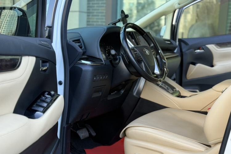 Used Toyota Alphard 2021 Dual-Motor 2.5L Premium Edition Interior 5