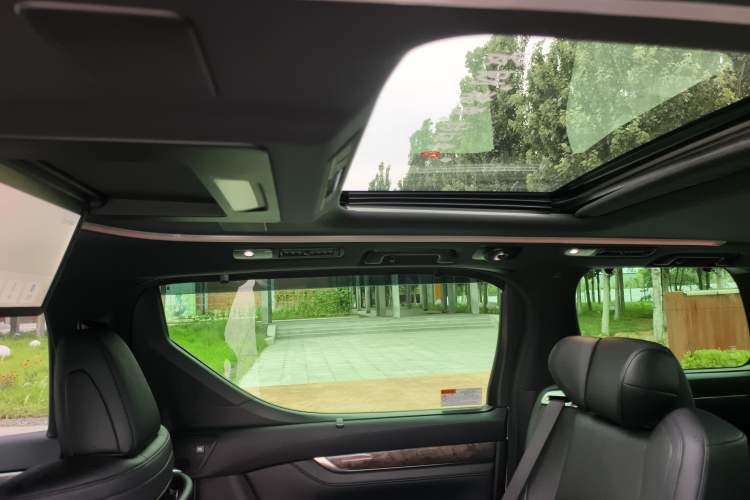 Used Toyota Alphard 2021 Dual-Motor 2.5L Premium Edition Interior 5