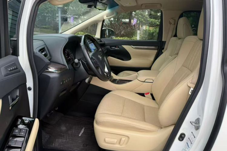 Used Toyota Alphard 2021 Dual-Motor 2.5L Premium Edition Interior 5