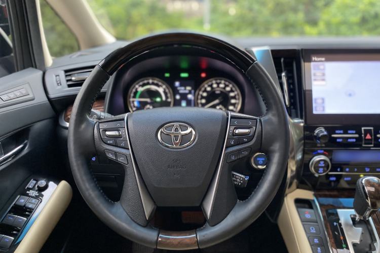 Used Toyota Alphard 2021 Dual-Engine 2.5L Luxury Edition Interior 7