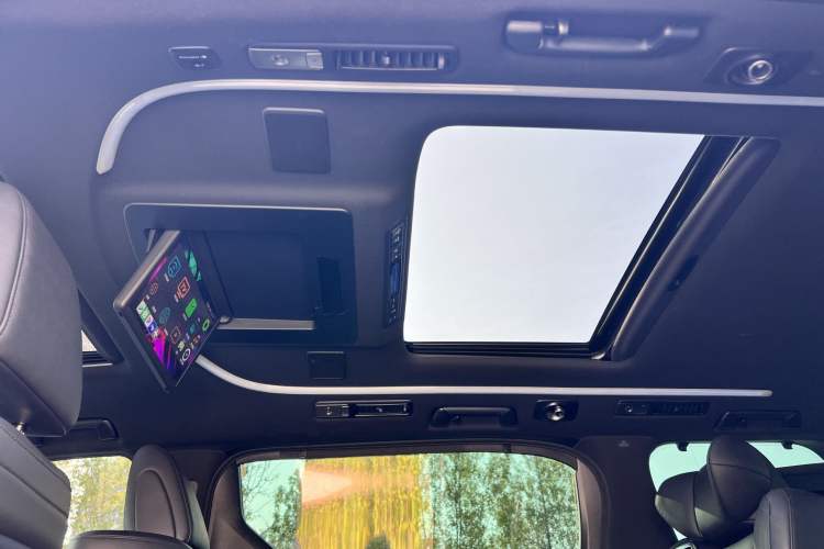 Used Toyota Alphard 2021 Dual-Engine 2.5L Prestige Edition Interior 8