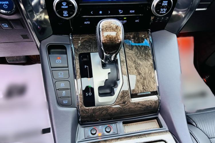 Used Toyota Alphard 2021 Dual-Motor 2.5L Premium Edition Interior 9