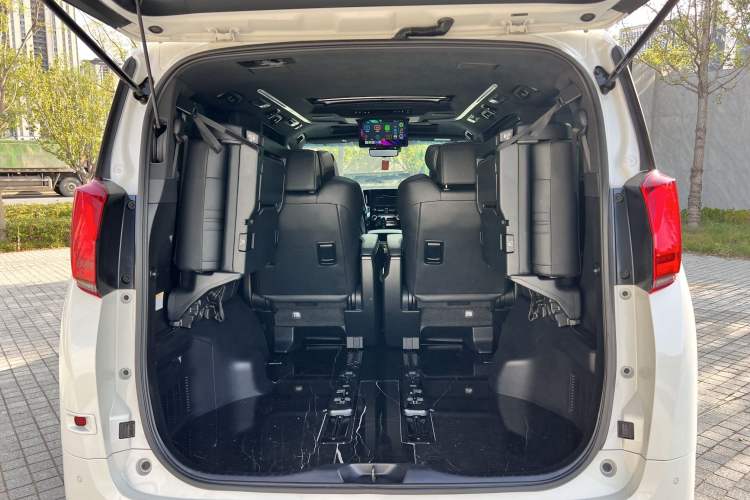 Used Toyota Alphard 2021 Dual-Engine 2.5L Prestige Edition Interior 9