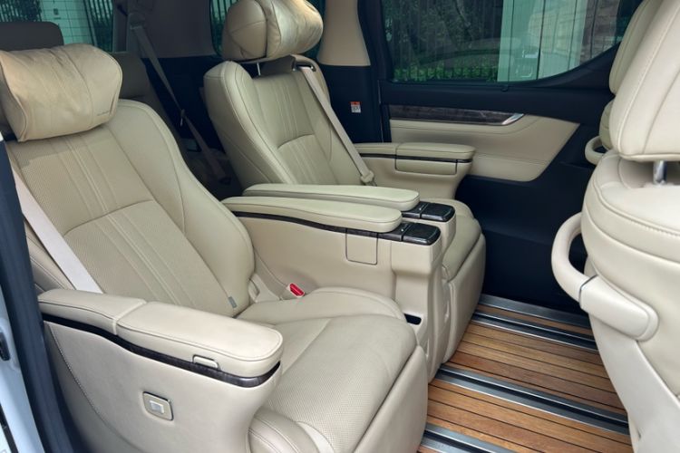 Used Toyota Alphard 2021 Dual-Motor 2.5L Premium Edition Interior 9