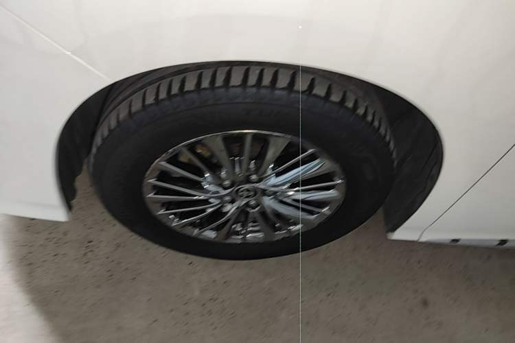 Used Toyota Alphard 2021 Dual-Engine 2.5L Prestige Edition Left Front Wheel Hub