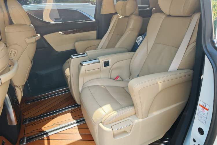 Used Toyota Alphard 2021 Dual-Engine 2.5L Luxury Edition Left Rear Seat
