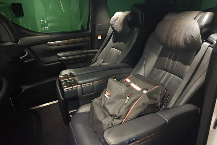 Used Toyota Alphard 2021 Dual-Engine 2.5L Prestige Edition Left Rear Seat