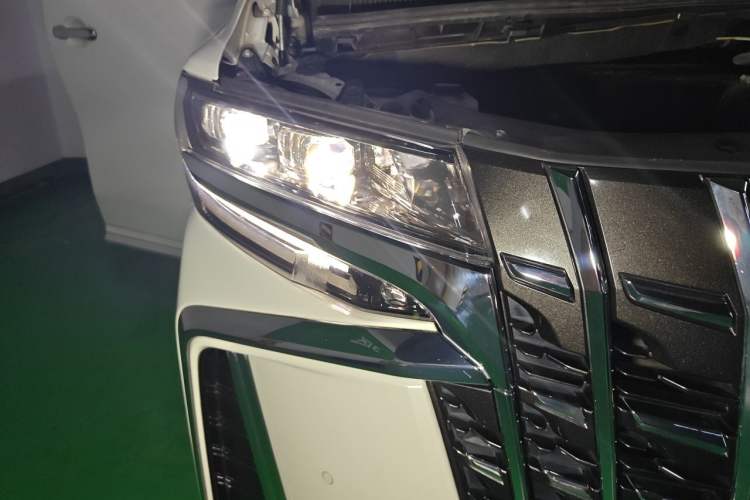 Used Toyota Alphard 2021 Dual-Motor 2.5L Premium Edition Right Front Headlight