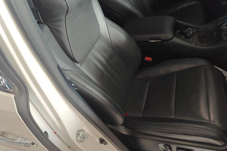 Used Toyota Alphard 2021 Dual-Engine 2.5L Prestige Edition Right Front Seat