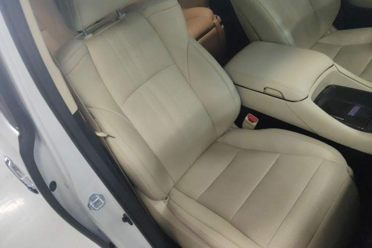 Used Toyota Alphard 2021 Dual-Engine 2.5L Prestige Edition Right Front Seat