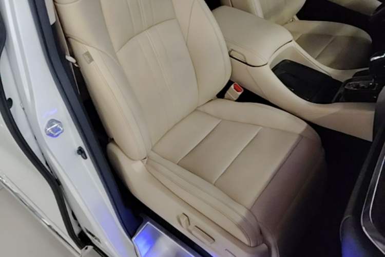 Used Toyota Alphard 2021 Dual-Motor 2.5L Premium Edition Right Front Seat