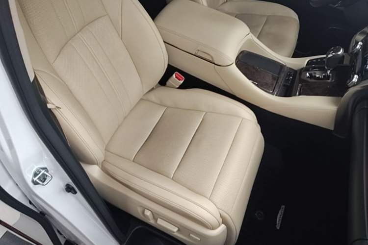 Used Toyota Alphard 2021 Dual-Motor 2.5L Premium Edition Right Front Seat