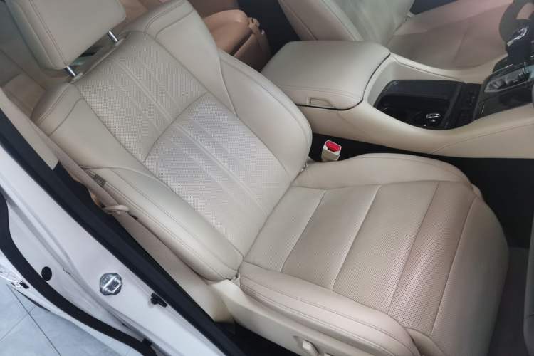 Used Toyota Alphard 2021 Dual-Engine 2.5L Prestige Edition Right Front Seat