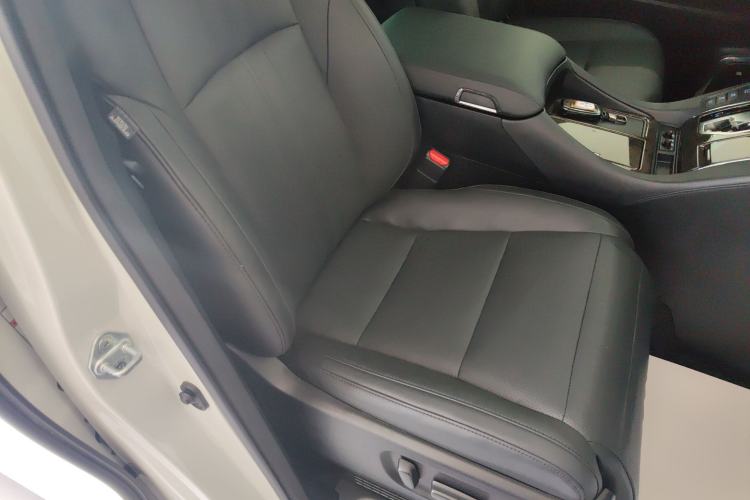Used Toyota Alphard 2021 Dual-Engine 2.5L Prestige Edition Right Front Seat