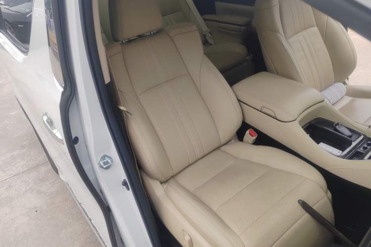 Used Toyota Alphard 2021 Dual-Engine 2.5L Prestige Edition Right Front Seat