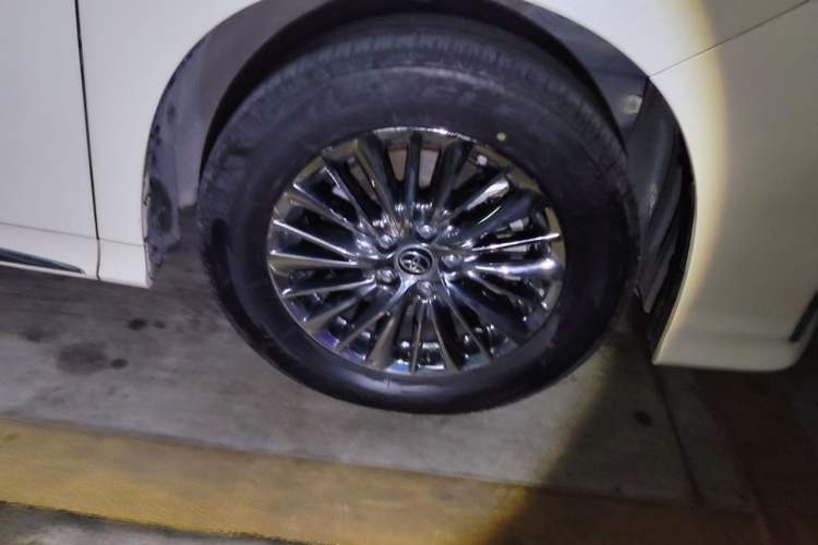 Used Toyota Alphard 2021 Dual-Motor 2.5L Premium Edition Right Front Wheel Hub