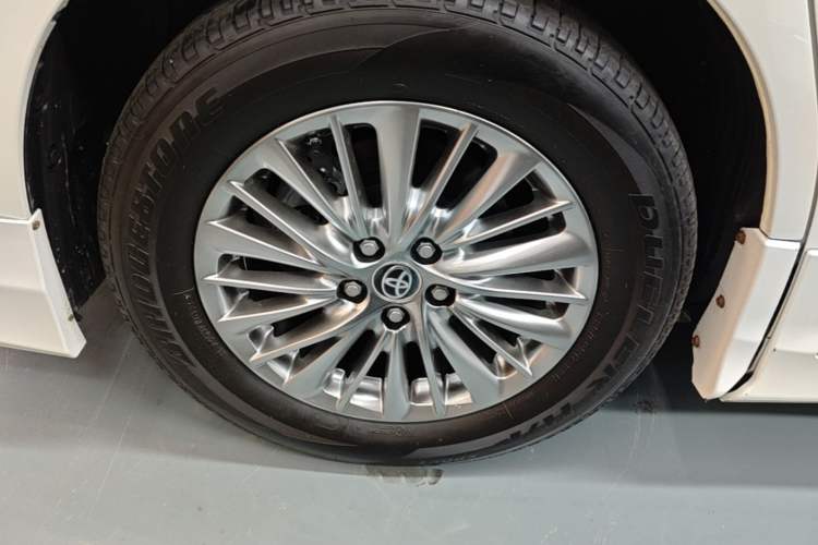 Used Toyota Alphard 2021 Dual-Engine 2.5L Luxury Edition Right Rear Wheel Hub