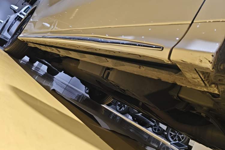 Used Toyota Alphard 2021 Dual-Motor 2.5L Premium Edition Right Side Sill