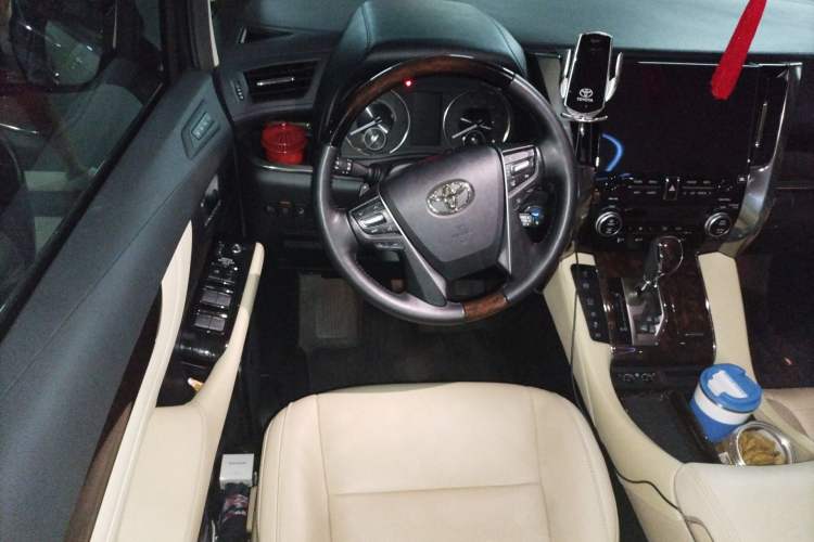 Used Toyota Alphard 2021 Dual-Engine 2.5L Luxury Edition Steering Wheel
