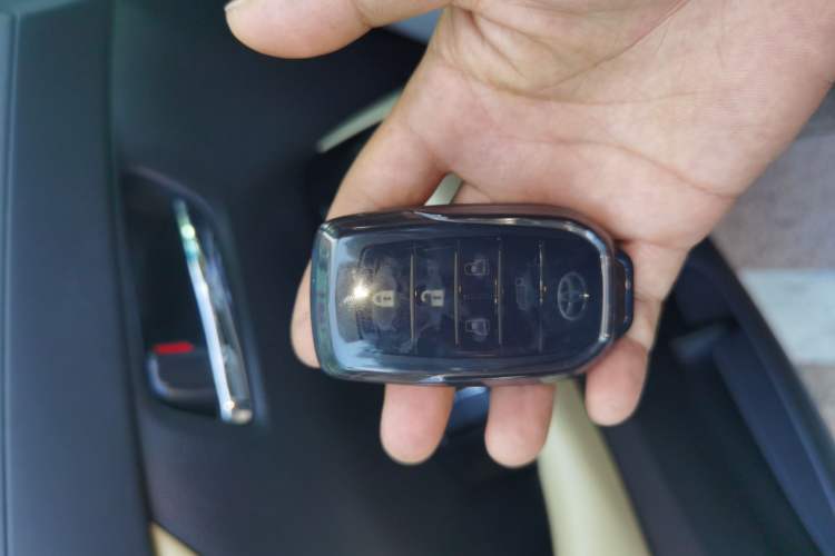 Used Toyota Alphard 2021 Dual-Engine 2.5L Prestige Edition Vehicle Key