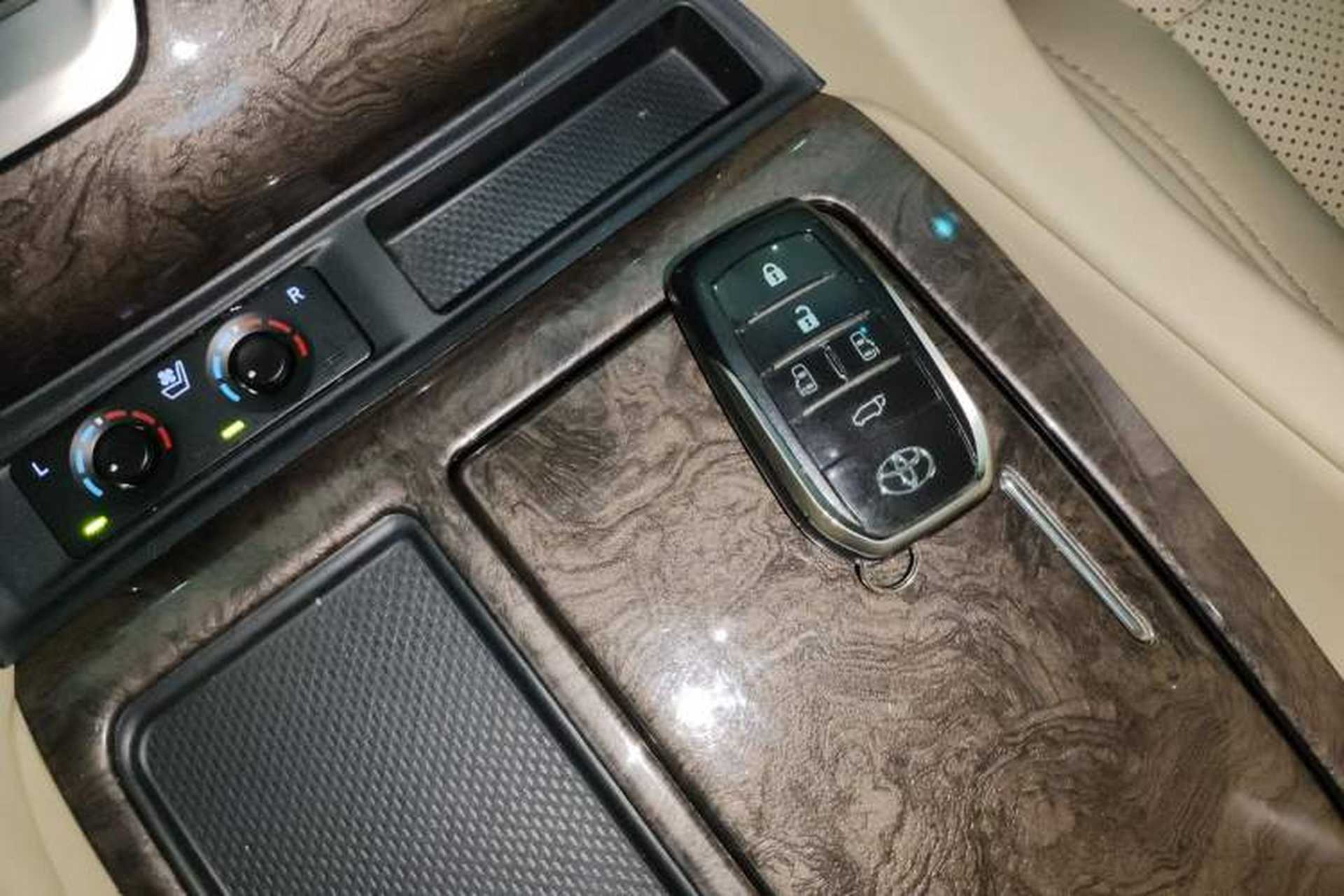 Used Toyota Alphard 2021 Dual-Engine 2.5L Prestige Edition Vehicle Key