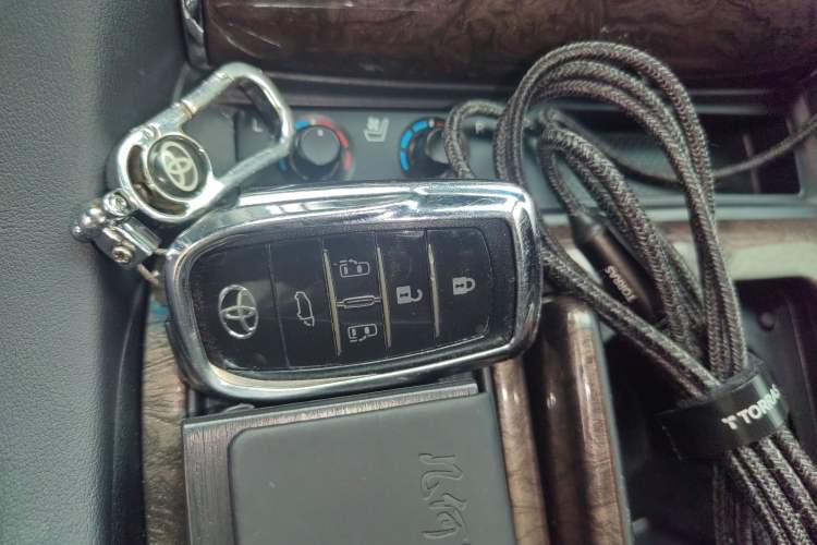 Used Toyota Alphard 2021 Dual-Engine 2.5L Prestige Edition Vehicle Key