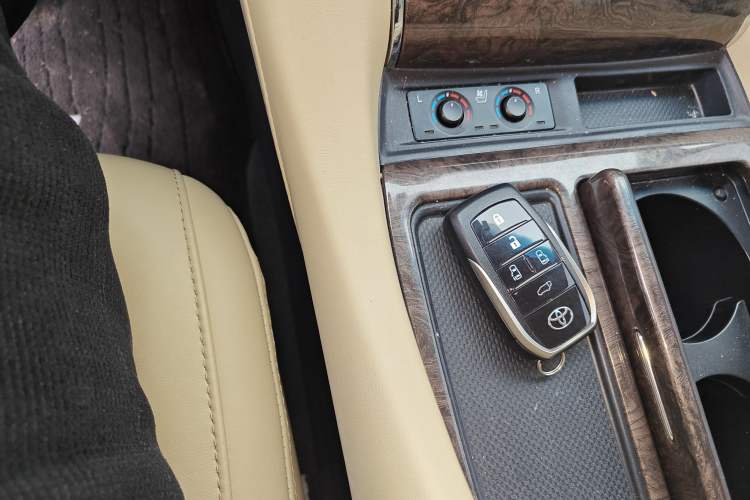 Used Toyota Alphard 2021 Dual-Engine 2.5L Prestige Edition Vehicle Key