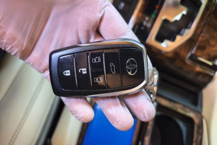 Used Toyota Alphard 2021 Dual-Engine 2.5L Luxury Edition Vehicle Key