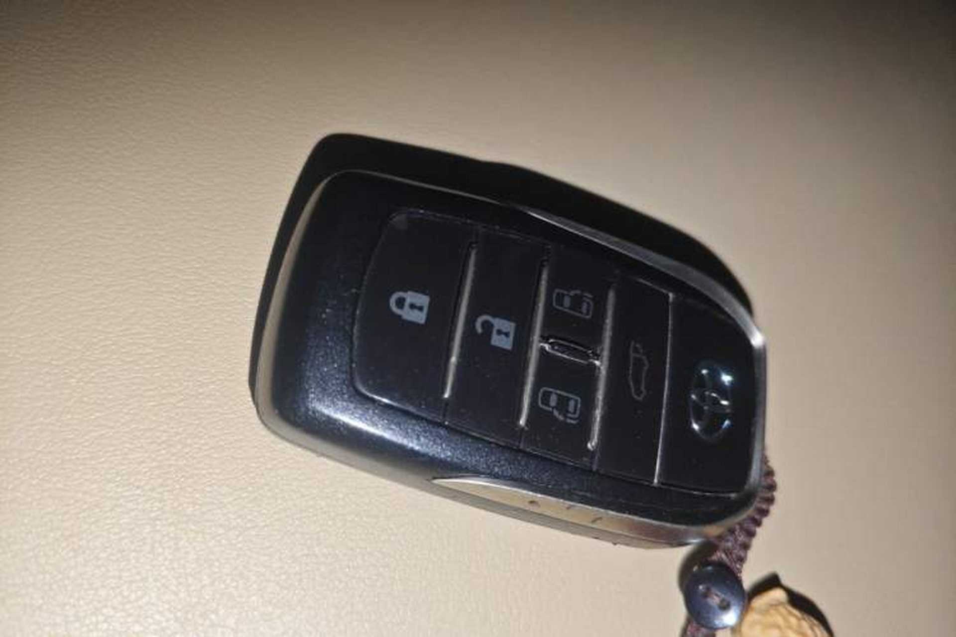 Used Toyota Alphard 2021 Dual-Engine 2.5L Luxury Edition Vehicle Key